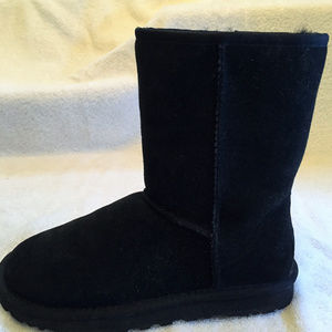 Ugg classic suede short boots